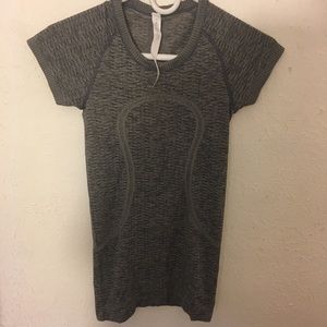 A Lululemon grey tight fit tee